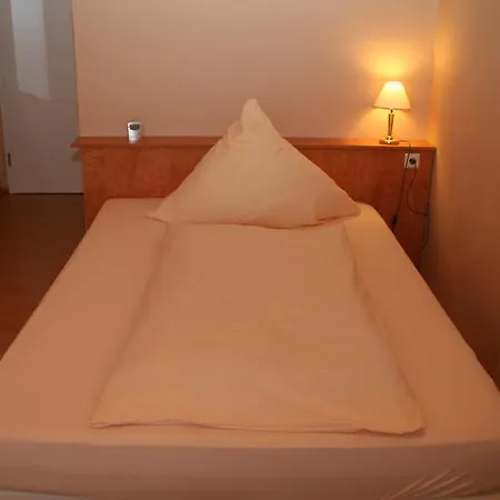 Schonsitz Pensión 2*